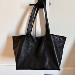 Like new madewell piazza black leather tote bag